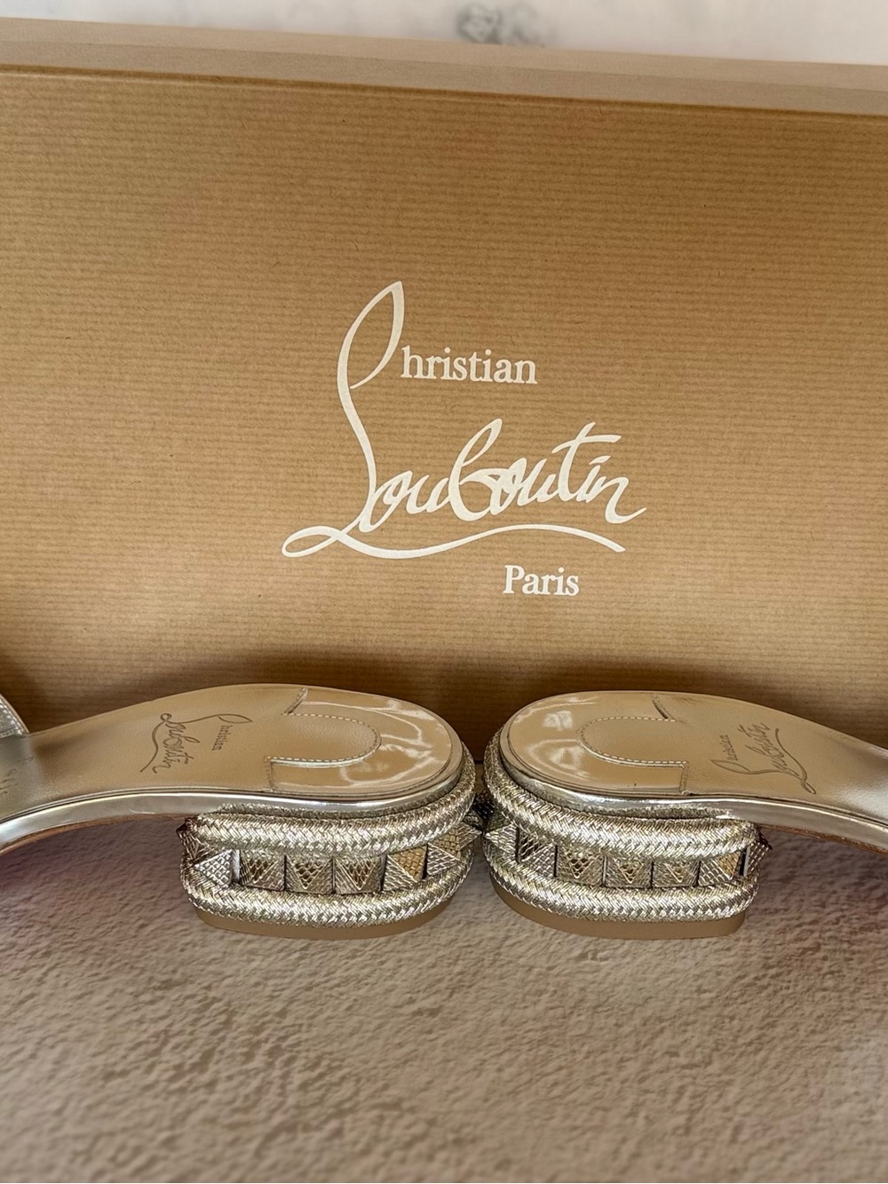 Christian Louboutin Pyramule 30 Silver Studded Mules Sandals EU 38 NEW - Picture 4 of 6
